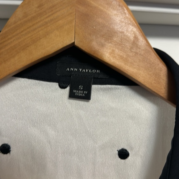 Anne Taylor button down tank embroidered polkadot - Picture 3 of 4